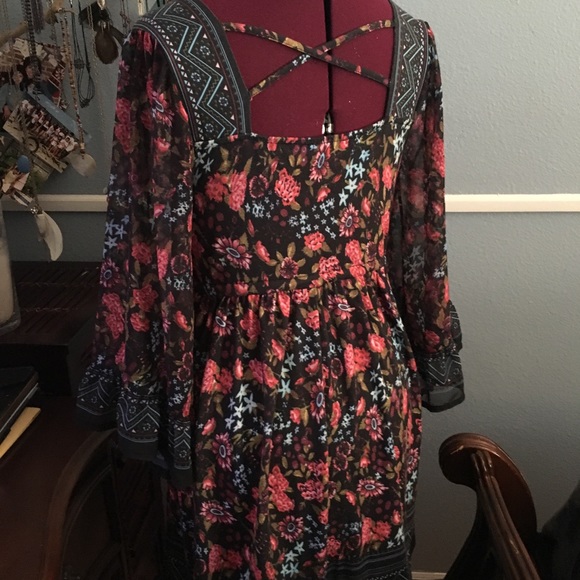 Dress - Picture 3 of 3